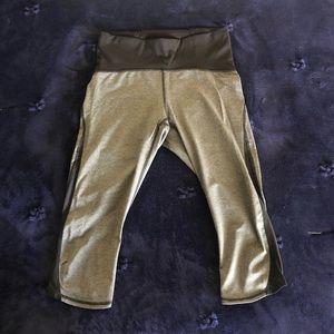 Lululemon cropped leggings in grey & black